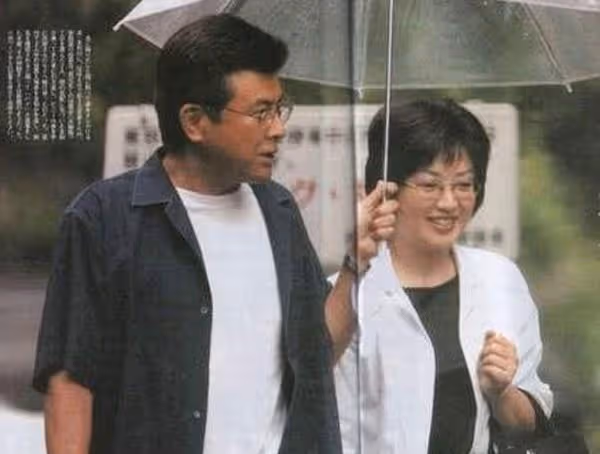 老了就是老了!不整容不打針,日本女星山口百惠選擇優雅老去