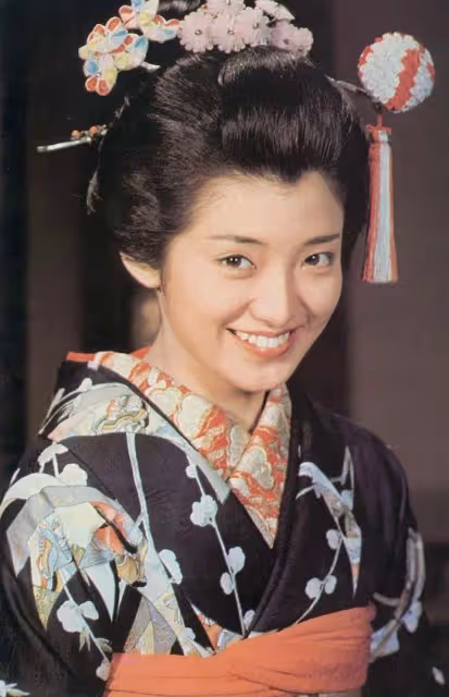 老了就是老了!不整容不打針,日本女星山口百惠選擇優雅老去