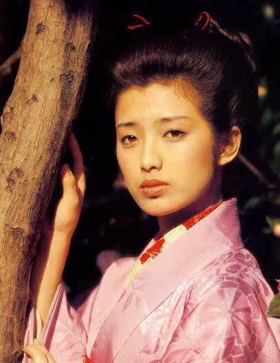 老了就是老了！不整容不打針，日本女星山口百惠選擇優雅老去