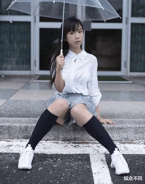 日本27歲蘿莉成「寫真女郎」, 引無數宅男喜愛, 一夜成為千萬人的老婆