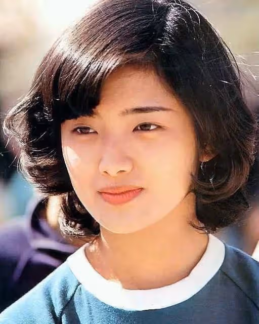 山口百惠年輕時好美!結婚幾十年無緋聞,老公是真愛,兒子顏值高