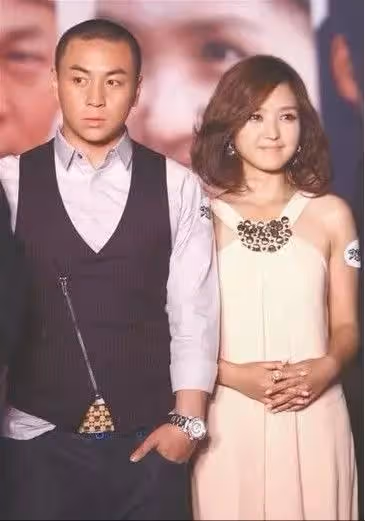 哇哦,連他居然也隱婚生娃了。