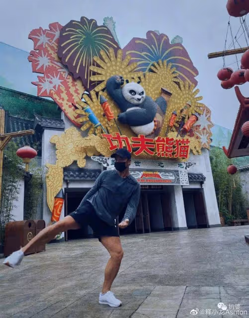 哇哦,連他居然也隱婚生娃了。
