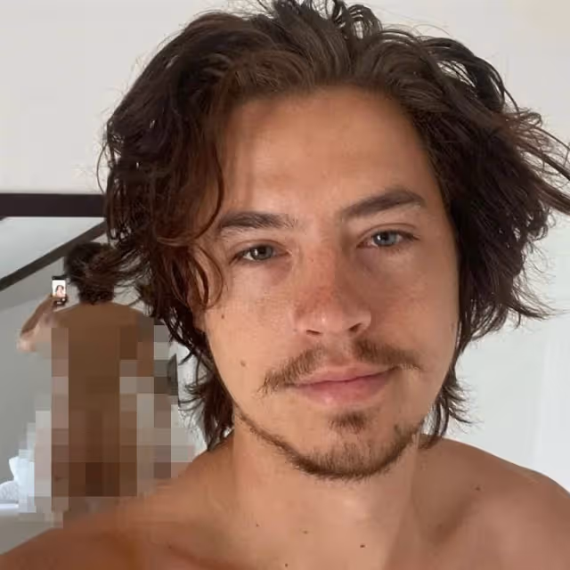 迪士尼天菜男星曬自拍　鏡子反射全看光光驚呆網！