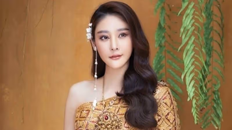 泰女星Tangmo墜河死前直播　疑做出國際求救手勢