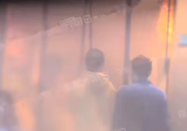 董潔接連跟不同男子約飯,笑容滿面擁抱告別,打扮低調身形消瘦