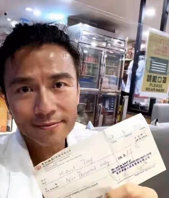 眾TVB戲骨內地小飯館聚餐!湯鎮業健壯麵色通紅,王俊棠攜妻露面