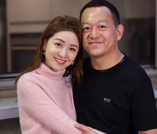 37歲港姐徐淑敏近況,連生3女身材仍出眾,將為富豪老公追生四胎