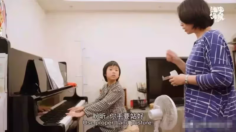 新北39歲全職太太浴室產子，10年連生6個孩子，公婆勸：別再生了
