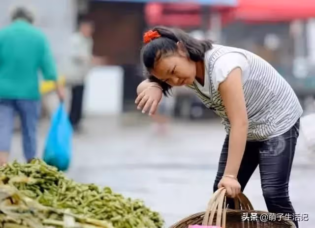 媽,你太偏心了!母親:不指望你養老,我有兒子!女兒:那就等著瞧