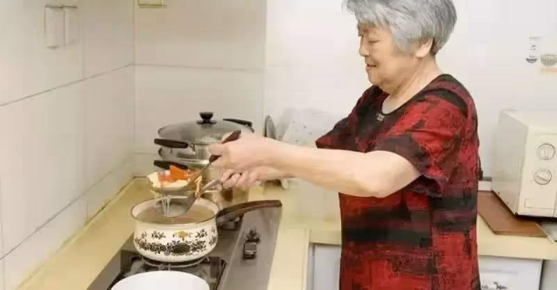婆婆: 我要賺錢養你小叔子，兒媳:每月按時給我3000，少一分都不行