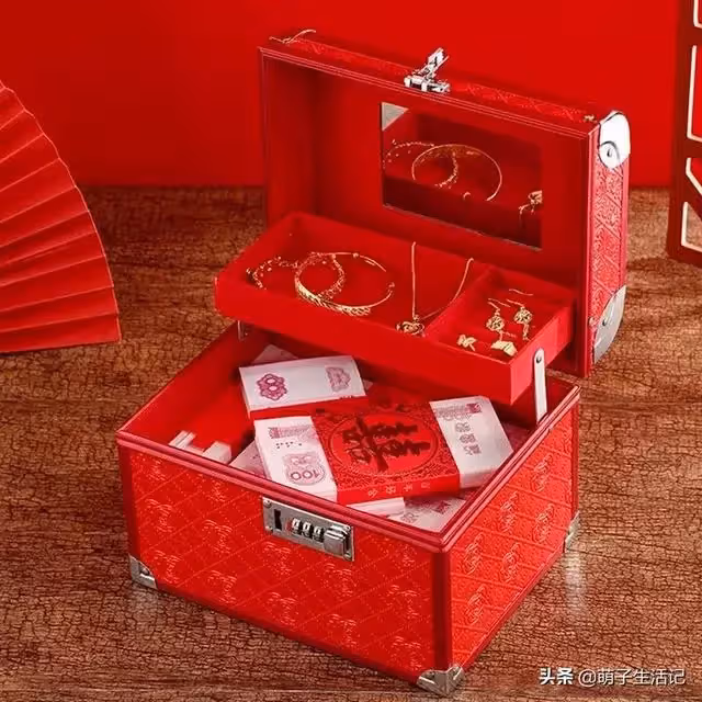 我狠心拒絕了親戚一次次來家裡借錢,最終才保住了我兒子的彩禮錢