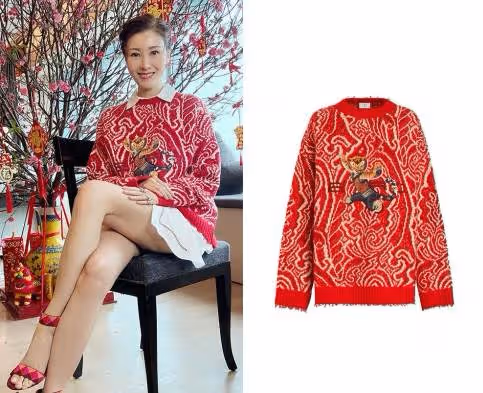 李嘉欣近照曝光,大病初癒徹底放開,穿楊冪同毛衣秀身材,90度夾腿坐太驚豔,網友:很有氣質