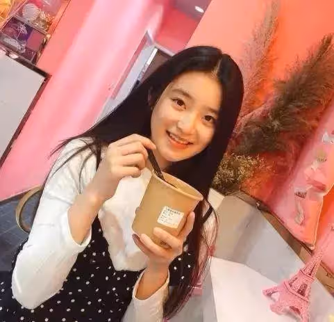 林青霞16歲女兒近照曝光！素顏出鏡眉目如畫，貌美膚白大長腿超吸睛，網友：簡直是第二個林青霞