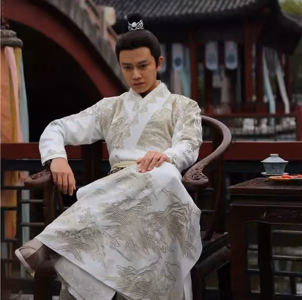 任嘉倫自曝不耍帥,曾在大紅時公布戀情,今靠眼神依舊圈粉