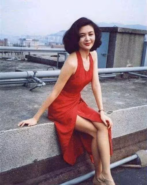 年輕時的關之琳有多美?鐘麗緹榮獲選美冠軍,卻被關之琳搶了風頭