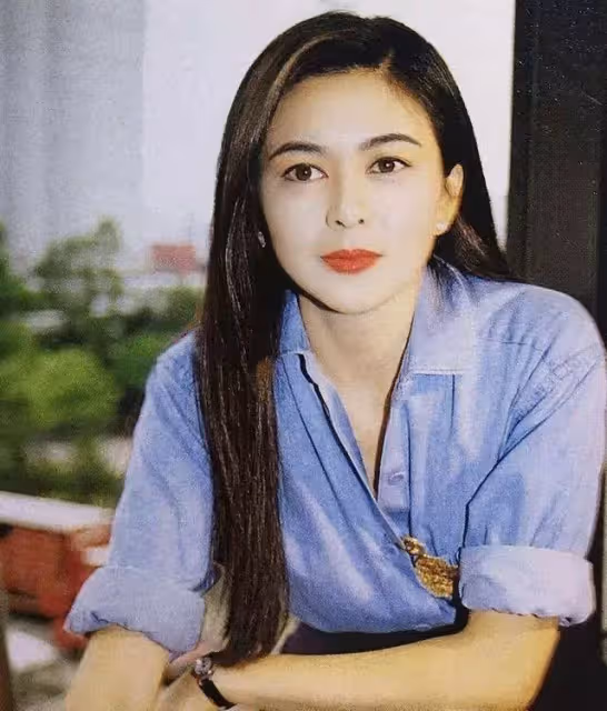 年輕時的關之琳有多美？鐘麗緹榮獲選美冠軍，卻被關之琳搶了風頭