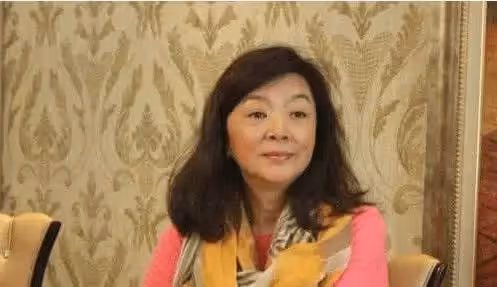 劉德華追她無果,周潤發為她傷情,今出家20年不再結婚