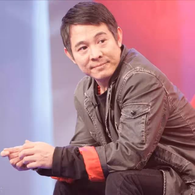 25年後,李連杰和前妻又在一起了,黃秋燕的站位令人心酸
