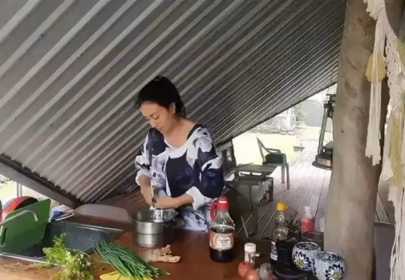 「風雲女神」田麗近況曝光，為樂享晚年親手打造「開心農場」，自述後悔進演藝圈，愜意與自然為伍：到老年終於做回自己！