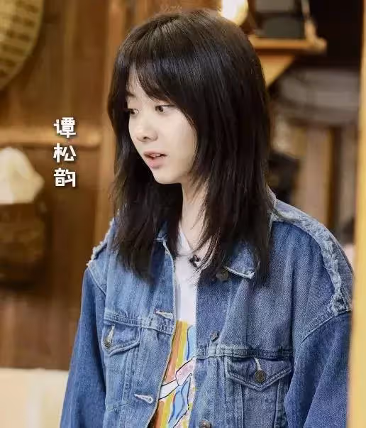 難怪都說譚松韻「童顏女神」，跟小11歲張子楓同框，簡直像同齡人