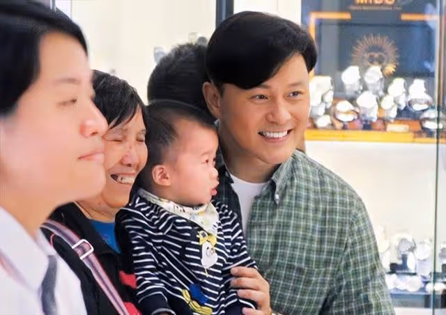 TVB知名男星全家將移居內地!想在大灣區買房,方便兩地同時工作