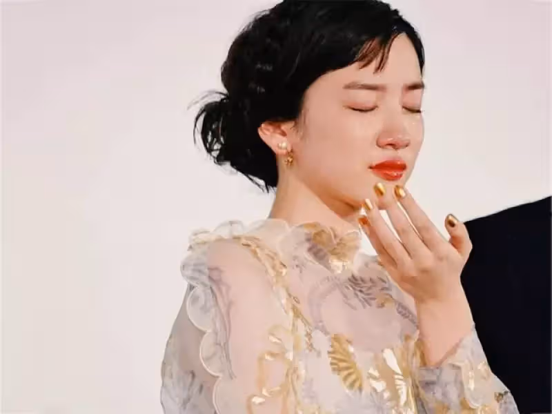 美到一哭成名!日本清新美女「17歲仙女式哭泣」紅遍全國 4年後近照「甜美系空靈笑容」迷倒百萬人❤️