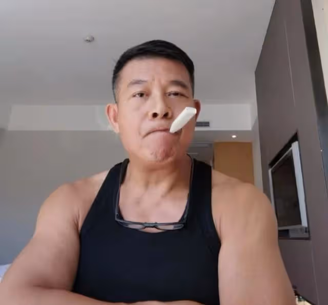 恩愛!知名港星與妻慶祝結婚19周年,曾不介意男方離婚拖足7年