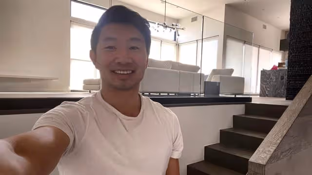 出席新書籤名會　劉思慕被不速之客扔垃圾