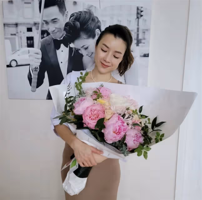 陳豪拍戲缺席結婚9周年紀念　陳茵媺貼心不打擾對「替身」送吻