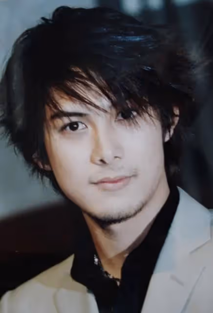 永遠的美少年柏原崇，有過一次失敗的婚姻，如今戀愛12年還沒結婚