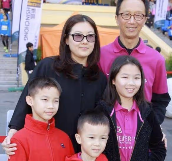 42歲伏明霞被曝離婚,因不想過老夫少妻的生活,梁錦松做出回應!