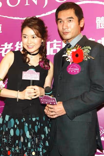 52歲港姐陳淑蘭痛失母親!父母雙亡又無子女,豪門夢碎後單身多年