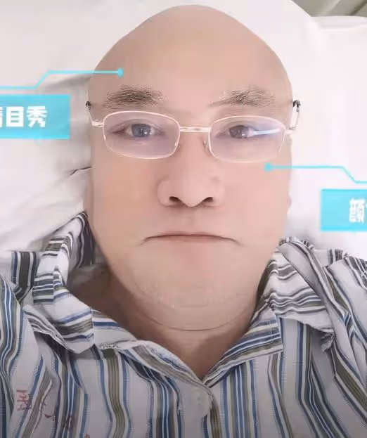 64歲資深戲骨緊急入院,躺病床上做心臟支架面色蒼白,曾扮演如來