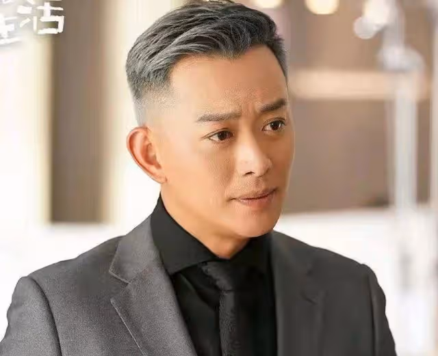 64歲資深戲骨緊急入院,躺病床上做心臟支架面色蒼白,曾扮演如來