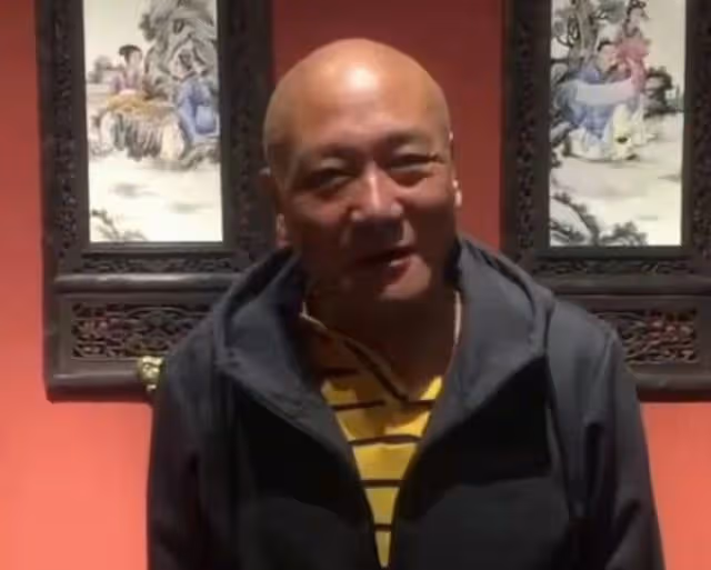 64歲資深戲骨緊急入院,躺病床上做心臟支架面色蒼白,曾扮演如來