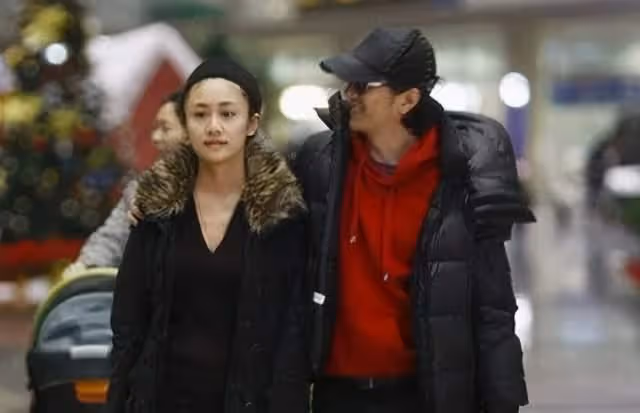 搖滾歌手鄭鈞惹爭議!兒子犯錯被罰磕頭一千次,崩潰哭喊惹人心疼