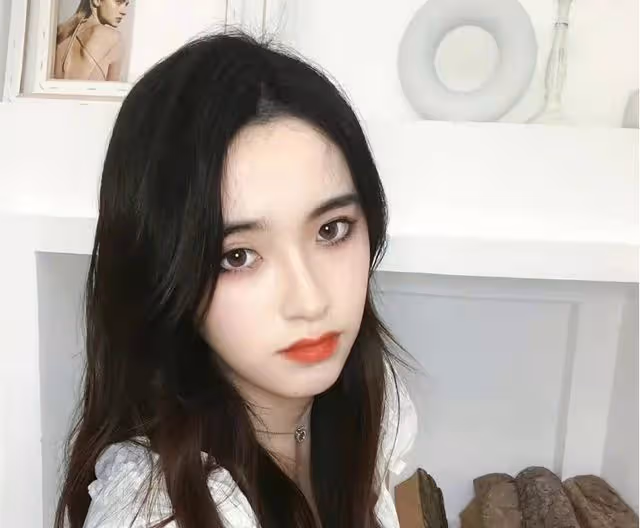 24歲女星吃宵夜遇騷擾!遭中年大叔強行敬酒,還被罵連小姐都不如