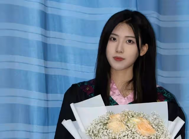 24歲女星吃宵夜遇騷擾!遭中年大叔強行敬酒,還被罵連小姐都不如