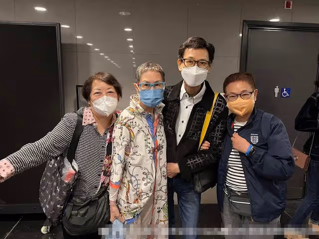 35歲鄭欣宜演唱會獲眾星捧場,鄭少秋帶女兒現身,繼母送花籃祝