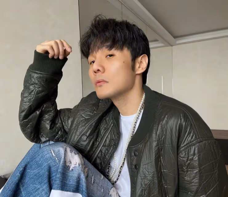 李榮浩隔空挺愛妻　自稱「楊丞琳男孩」甜翻網民