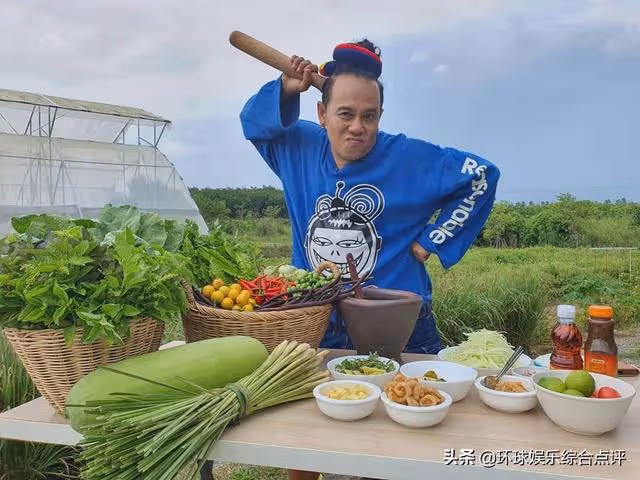 性感的Aum Lakkhana與男粉絲Sena Hoi見面的互動