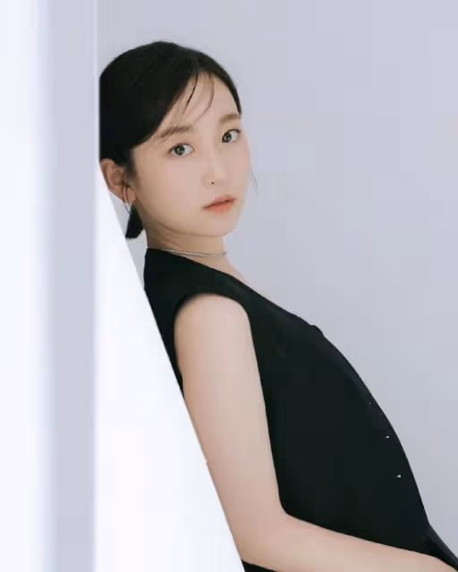 金瑟琪最新簡歷照！「鬼靈精怪」變身氣質淑女