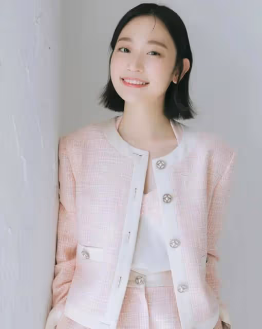 金瑟琪最新簡歷照！「鬼靈精怪」變身氣質淑女