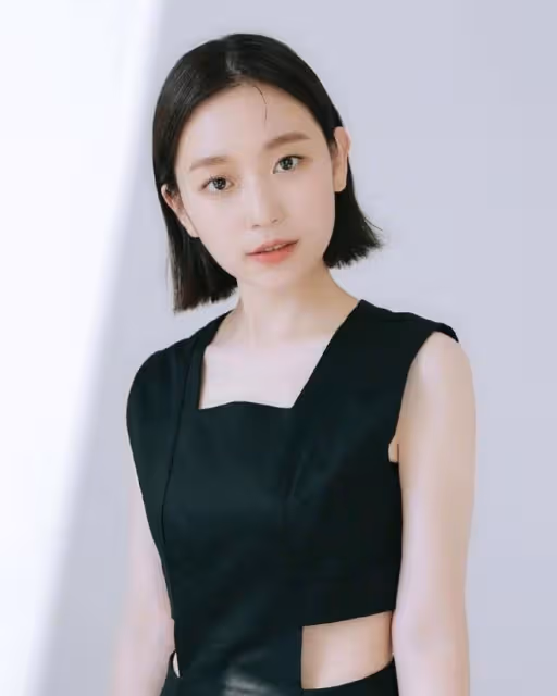 金瑟琪最新簡歷照！「鬼靈精怪」變身氣質淑女