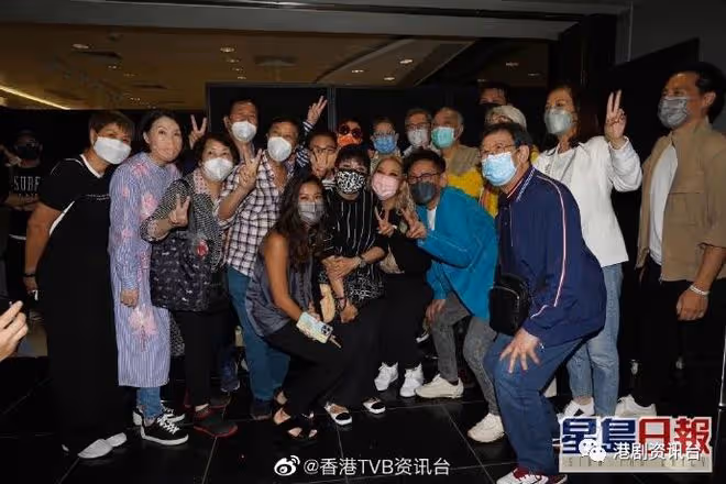 鄭欣宜個唱爸爸鄭少秋捧場！湯令山馮允謙跪地送鑽戒