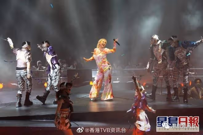 鄭欣宜個唱爸爸鄭少秋捧場！湯令山馮允謙跪地送鑽戒