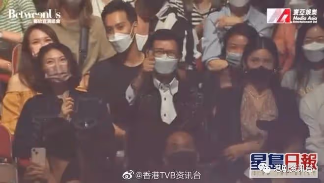 鄭欣宜個唱爸爸鄭少秋捧場！湯令山馮允謙跪地送鑽戒