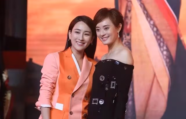 用心打扮卻輸給了孫儷，馬蘇這身穿搭，上衣美成仙女褲子讓人窒息