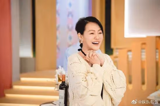 今日份的瓜|女團成員被陌生男子要求敬酒,小S被具俊曄的生日禮物感動